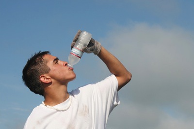 PHOTO: Man drinking water