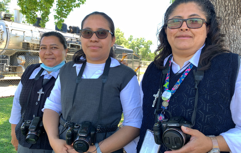 Sister Zuly, Sister Antonia, and Sister Ana, three participants in Tu voz importa, received their cameras during the first workshop this week.