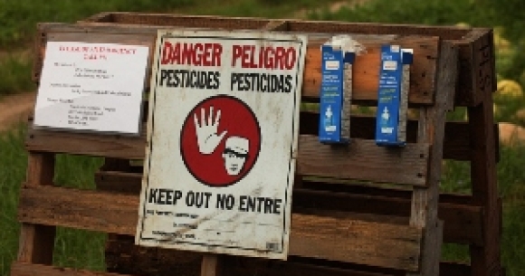 PHOTO-Danger Pesticides