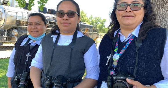 Sister Zuly, Sister Antonia, and Sister Ana, three participants in Tu voz importa, received their cameras during the first workshop this week.